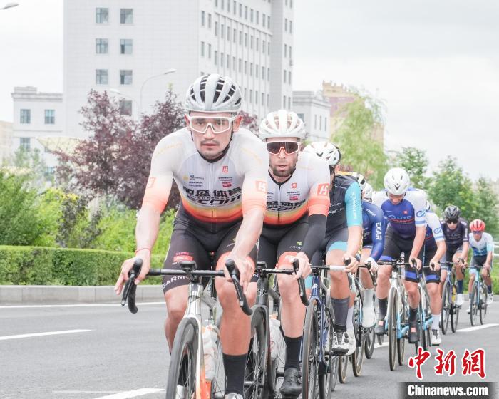 兴凯湖杯全国城市公路自行车绕圈赛在鸡西市体