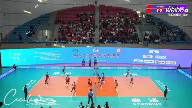 14岁张一佳身高1米91加盟江苏青年女排 胡金秋砍