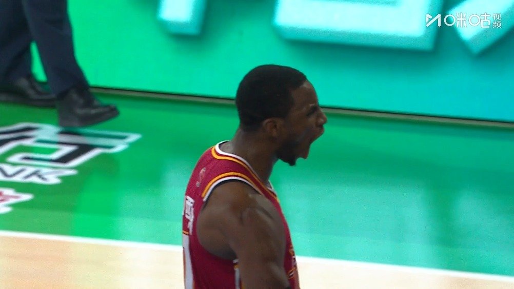 14岁张一佳身高1米91加盟江苏青年女排 胡金秋砍