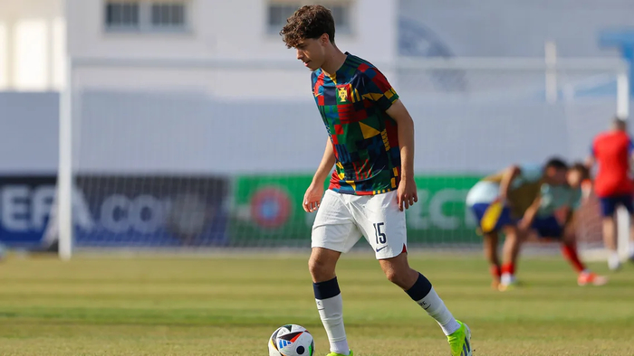 19岁葡萄牙中场戴伯尔与拜仁续约至2030年