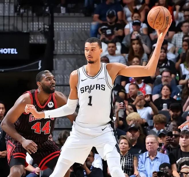 NBA常规赛四场焦点战：凯尔特人稳固排名 火箭冲