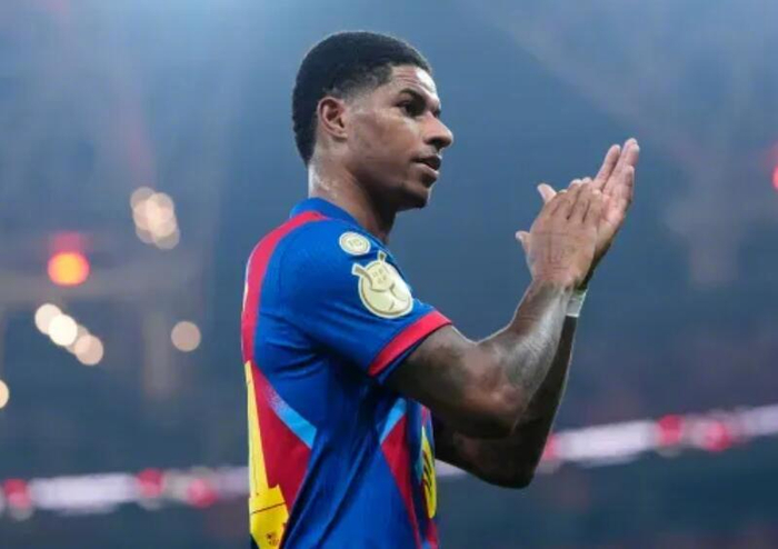 拉什福德转会风波：巴萨买断条款与曼联的续租