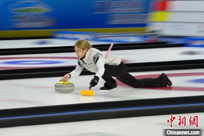 福建冰壶队首夺冬运奖牌 14冬混双赛获亚军